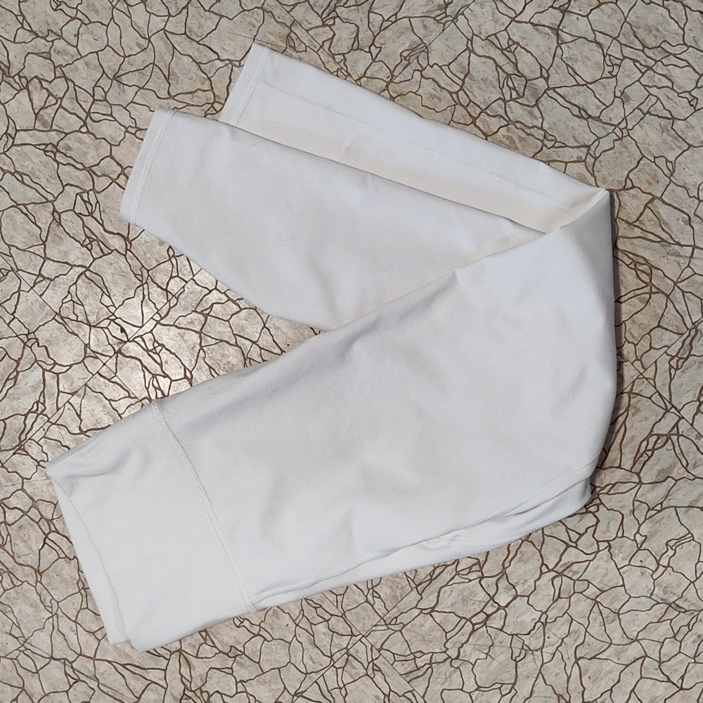 Fabletics White 3/4 Leggings